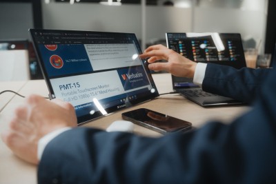 17.3" Verbatim PMT-17 Portable Touchscreen Monitor Full HD 1080p#2